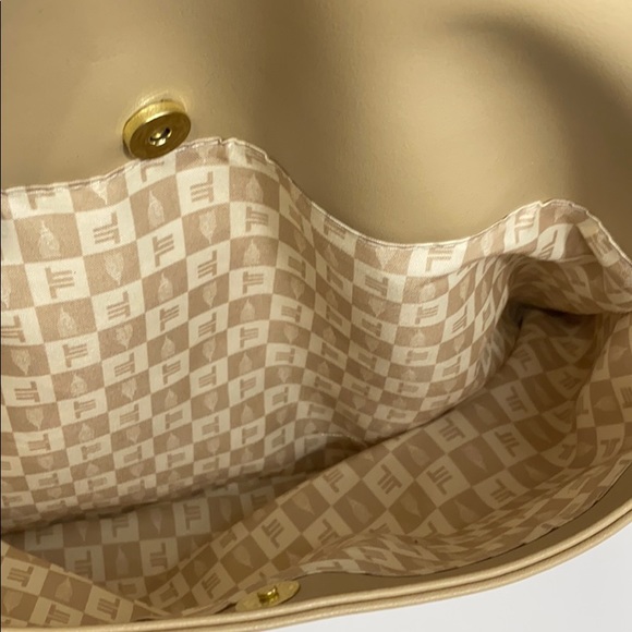 London Fog pale taupe Leanna hobo bag - Picture 10 of 15